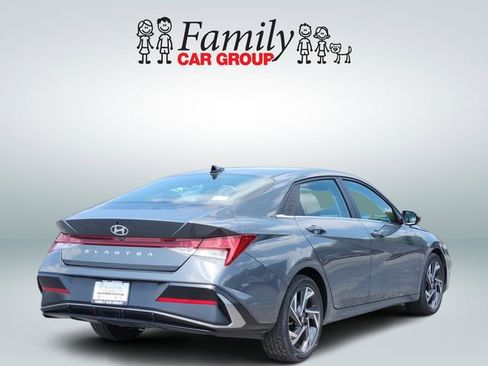 Used 2025 Hyundai Elantra SEL FWD image 4