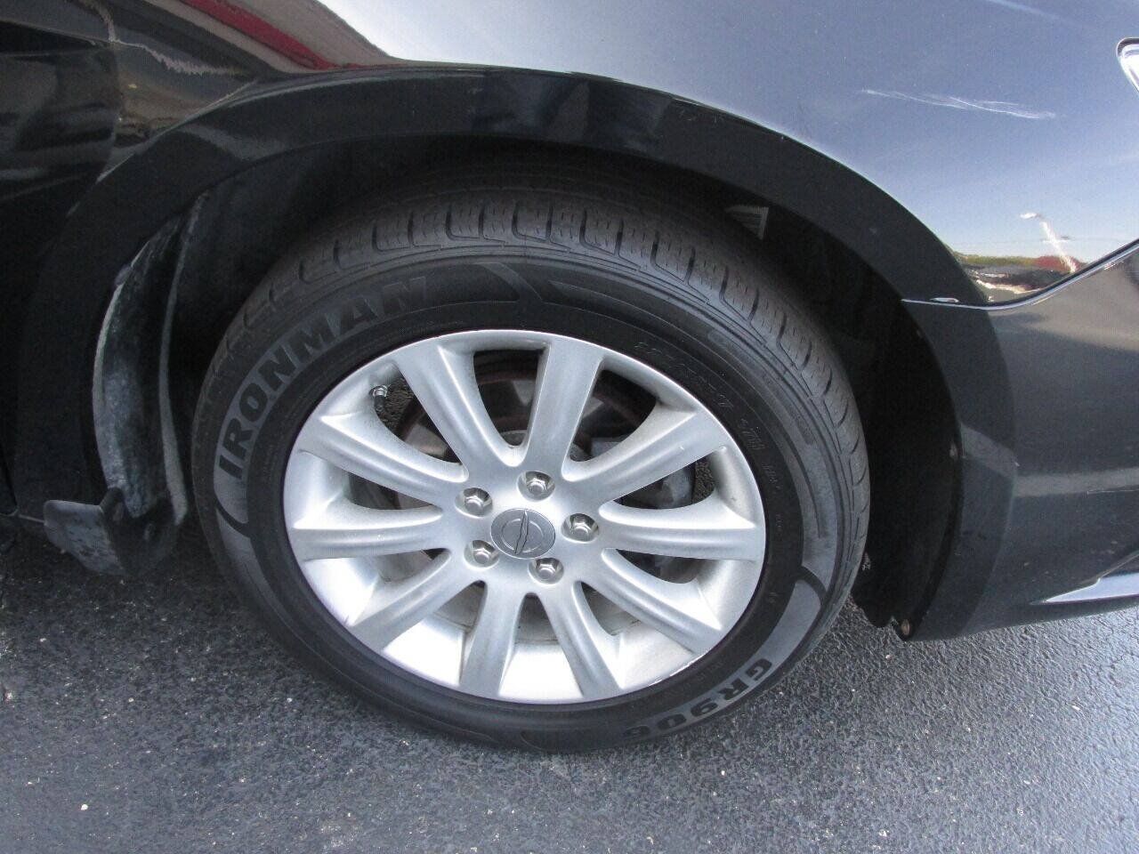 Used 2013 Chrysler 200 Touring FWD image 16