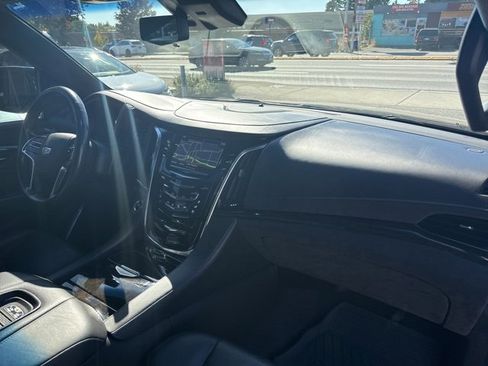 Used 2019 Cadillac Escalade ESV Platinum image 32