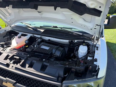 Used 2019 Chevrolet Express 2500 w/ Driver Convenience Package RWD image 48