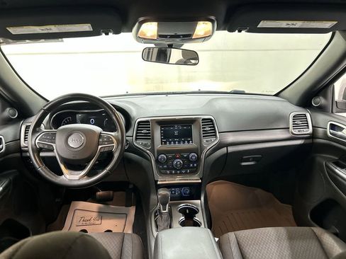 Used 2020 Jeep Grand Cherokee Laredo image 18