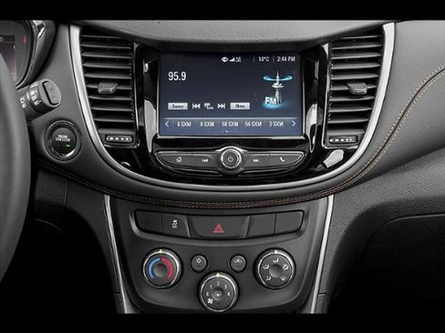 Used 2019 Chevrolet Trax LT w/ Sun & Sound Package FWD image 25
