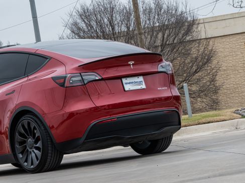 Used 2023 Tesla Model Y Performance image 6