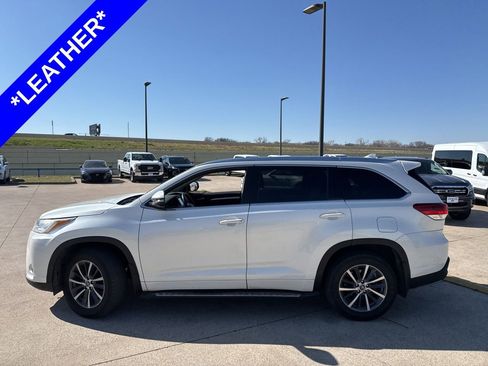 Used 2018 Toyota Highlander XLE image 3