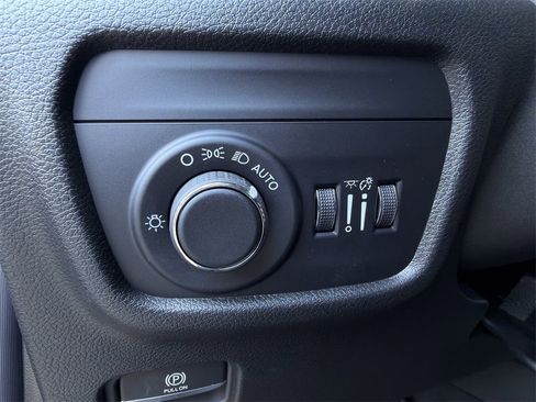 New 2025 Jeep Grand Cherokee L Altitude image 18