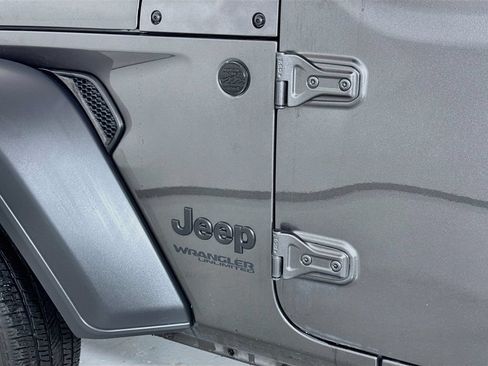 Used 2022 Jeep Wrangler Unlimited Sport AWD/4WD image 9