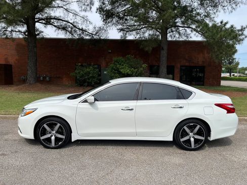 Used 2017 Nissan Altima 2.5 S w/ Power Driver Seat Package FWD image 4