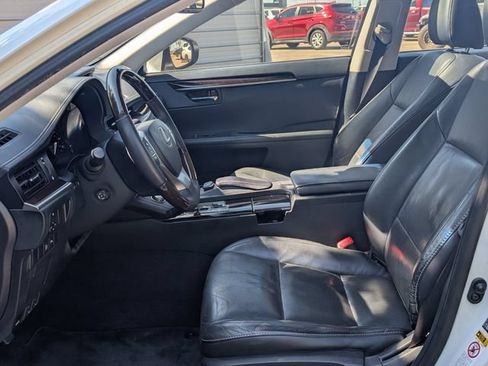 Used 2015 Lexus ES 350 w/ Luxury Package FWD image 12
