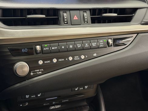 Used 2021 Lexus ES 300h w/ Premium Package FWD image 30