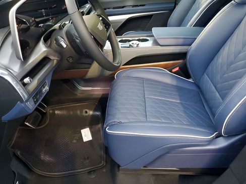 New 2026 Cadillac Vistiq Premium Luxury AWD/4WD image 33