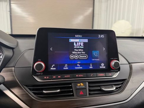 Used 2025 Nissan Altima 2.5 SV FWD image 26