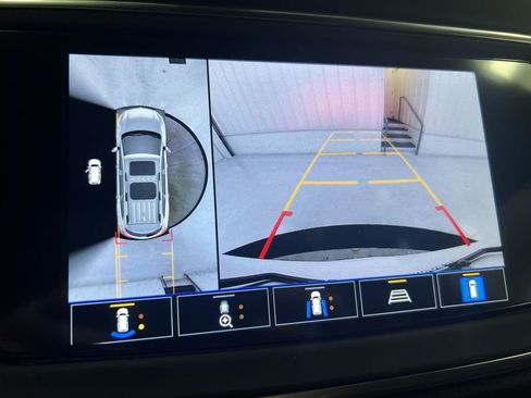 Used 2023 Buick Enclave Avenir image 15