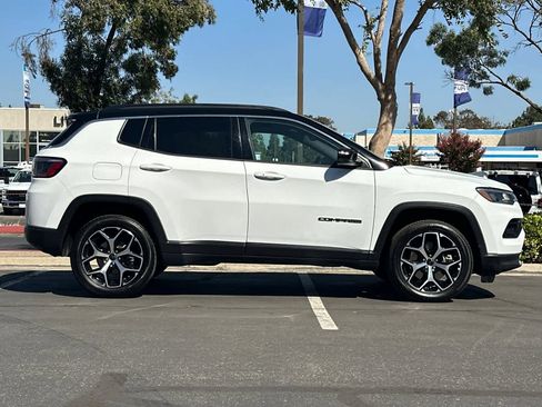 Used 2025 Jeep Compass Limited AWD/4WD image 9