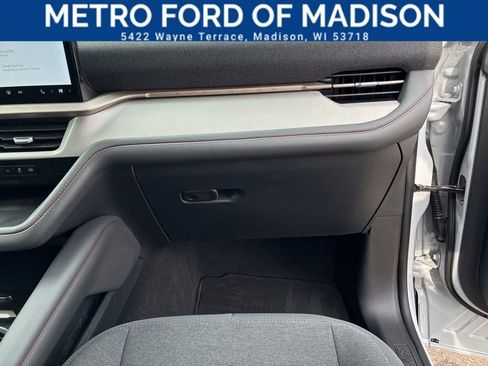 Used 2025 Ford Explorer Active image 50