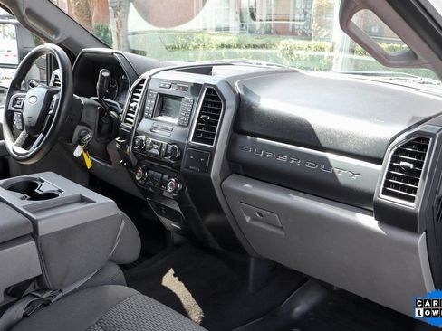 Used 2017 Ford F550 2WD Crew Cab Super Duty image 41