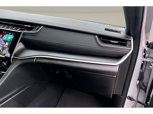 Used 2024 Jeep Grand Cherokee Altitude image 18