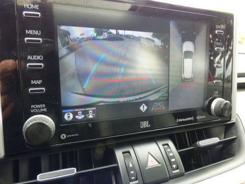 Used 2020 Toyota RAV4 Limited FWD image 25