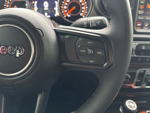 Used 2023 Jeep Gladiator Sport AWD/4WD image 27