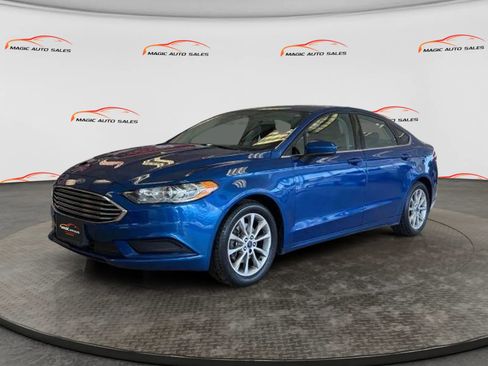 Used 2017 Ford Fusion SE w/ Fusion SE Technology Package FWD image 1