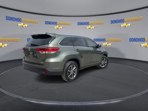 Used 2019 Toyota Highlander XLE image 11