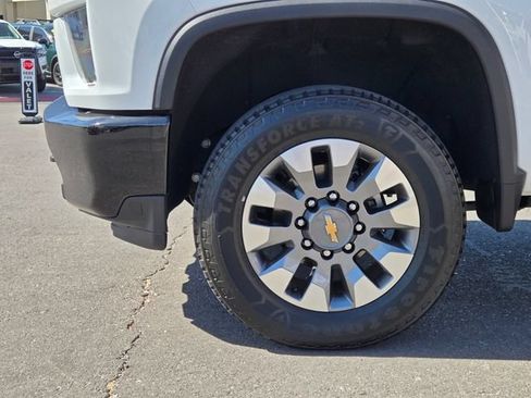 Used 2022 Chevrolet Silverado 2500 Custom w/ Custom Convenience Package AWD/4WD image 9