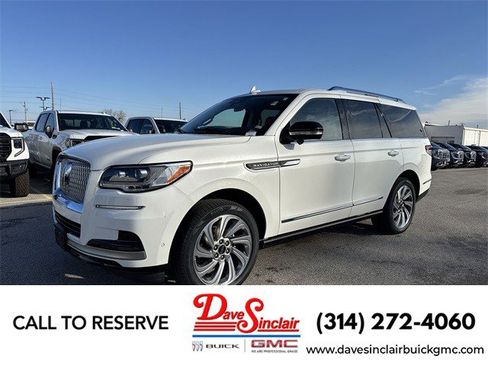 Used 2023 Lincoln Navigator Reserve image 1