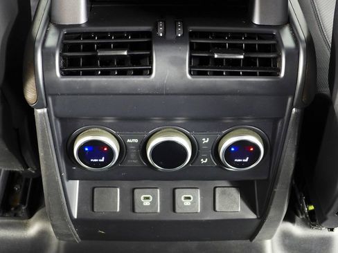 Used 2023 Land Rover Defender 110 X-Dynamic SE AWD/4WD image 24
