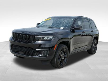 Used 2025 Jeep Grand Cherokee Altitude