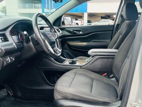 Used 2020 GMC Acadia SLE w/ Driver Convenience Package image 10