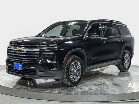 Used 2026 Chevrolet Traverse LT w/ Driver Confidence Package AWD/4WD image 1