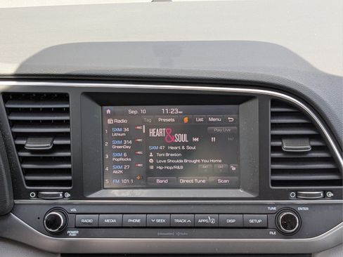 Used 2017 Hyundai Elantra SE FWD image 17