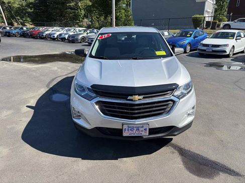 Used 2019 Chevrolet Equinox LS w/ LS Convenience Package AWD/4WD image 3