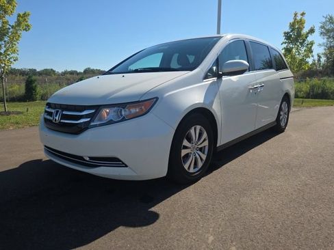 Used 2016 Honda Odyssey SE image 2