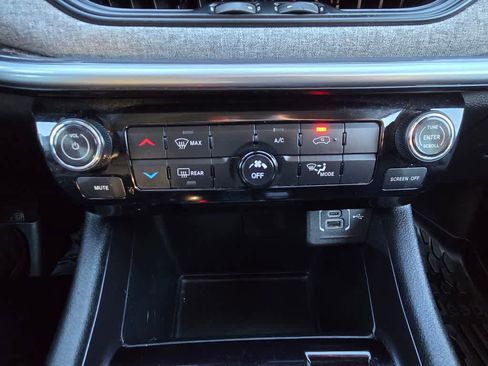 Used 2022 Jeep Compass Latitude image 14