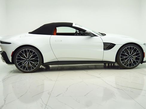 Used 2023 Aston Martin V8 Vantage Roadster RWD image 21