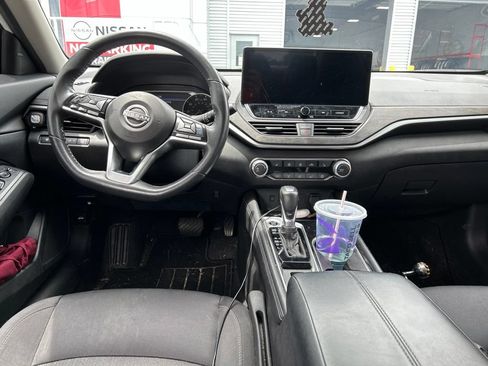 Certified 2024 Nissan Altima 2.5 SV w/ SV Premium Package FWD image 12