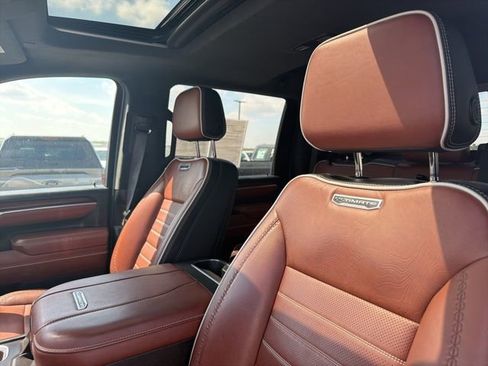 Used 2025 GMC Sierra 2500 Denali Ultimate w/ Max Trailering Package image 12