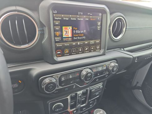 Used 2023 Jeep Wrangler Unlimited Rubicon 4xe w/ Cold Weather Group AWD/4WD image 19