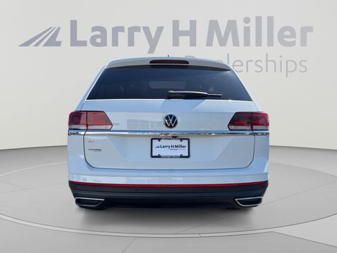 Used 2022 Volkswagen Atlas SE w/ Panoramic Sunroof Package FWD image 4