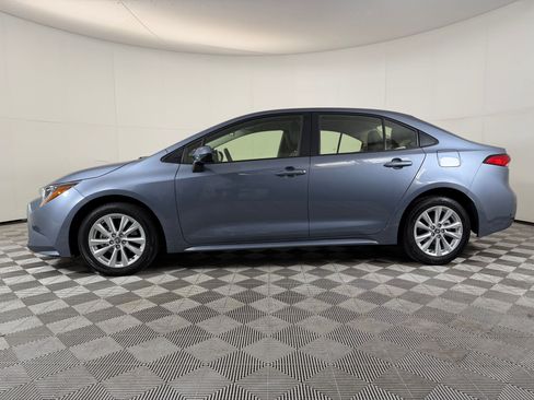Used 2024 Toyota Corolla LE w/ LE Convenience Package FWD image 2