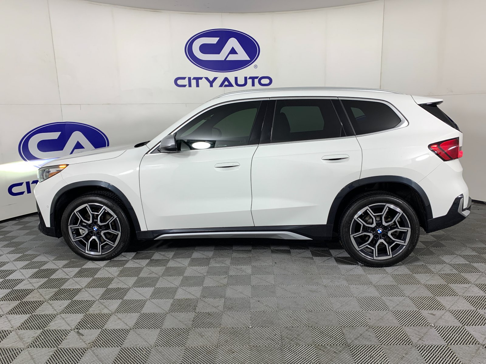 Used 2023 BMW X1 xDrive28i w/ Convenience Package AWD/4WD image 6