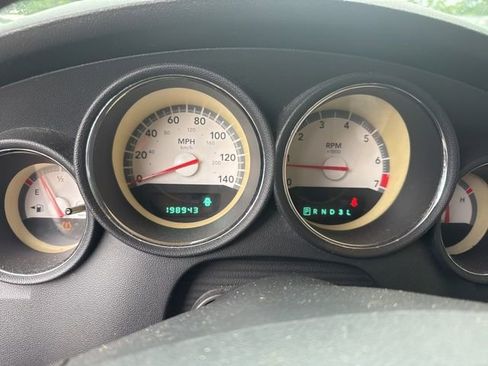 Used 2010 Dodge Charger SXT RWD image 6