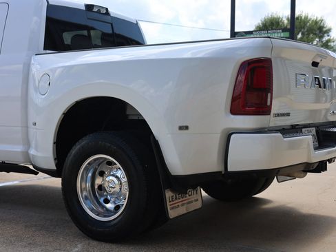 Used 2025 RAM 3500 Laramie w/ Max Tow Package AWD/4WD image 5