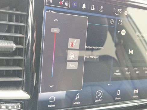 Used 2024 Chrysler Pacifica Touring-L image 31