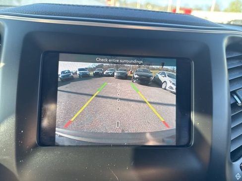 Used 2019 Jeep Cherokee Latitude w/ Cold Weather Group AWD/4WD image 17