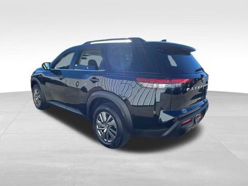 Used 2025 Nissan Pathfinder SV image 5