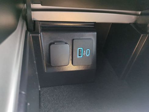 Used 2023 Ford Explorer Platinum w/ Technology Package image 33