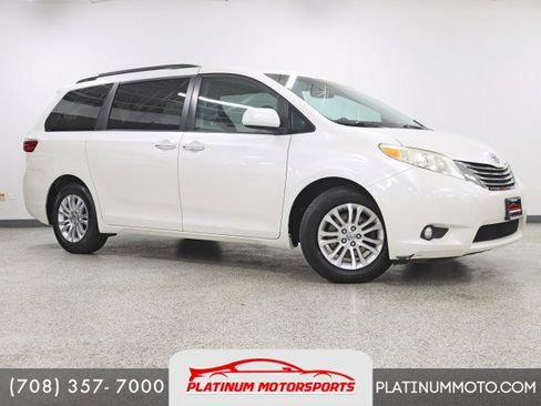 Used 2015 Toyota Sienna XLE w/ XLE Navigation Package image 1
