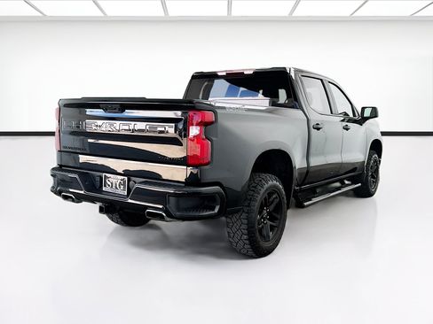 Used 2022 Chevrolet Silverado 1500 Custom Trail Boss w/ Midnight Edition AWD/4WD image 4