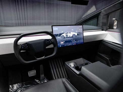 Used 2024 Tesla Cybertruck AWD Crew Cab image 29